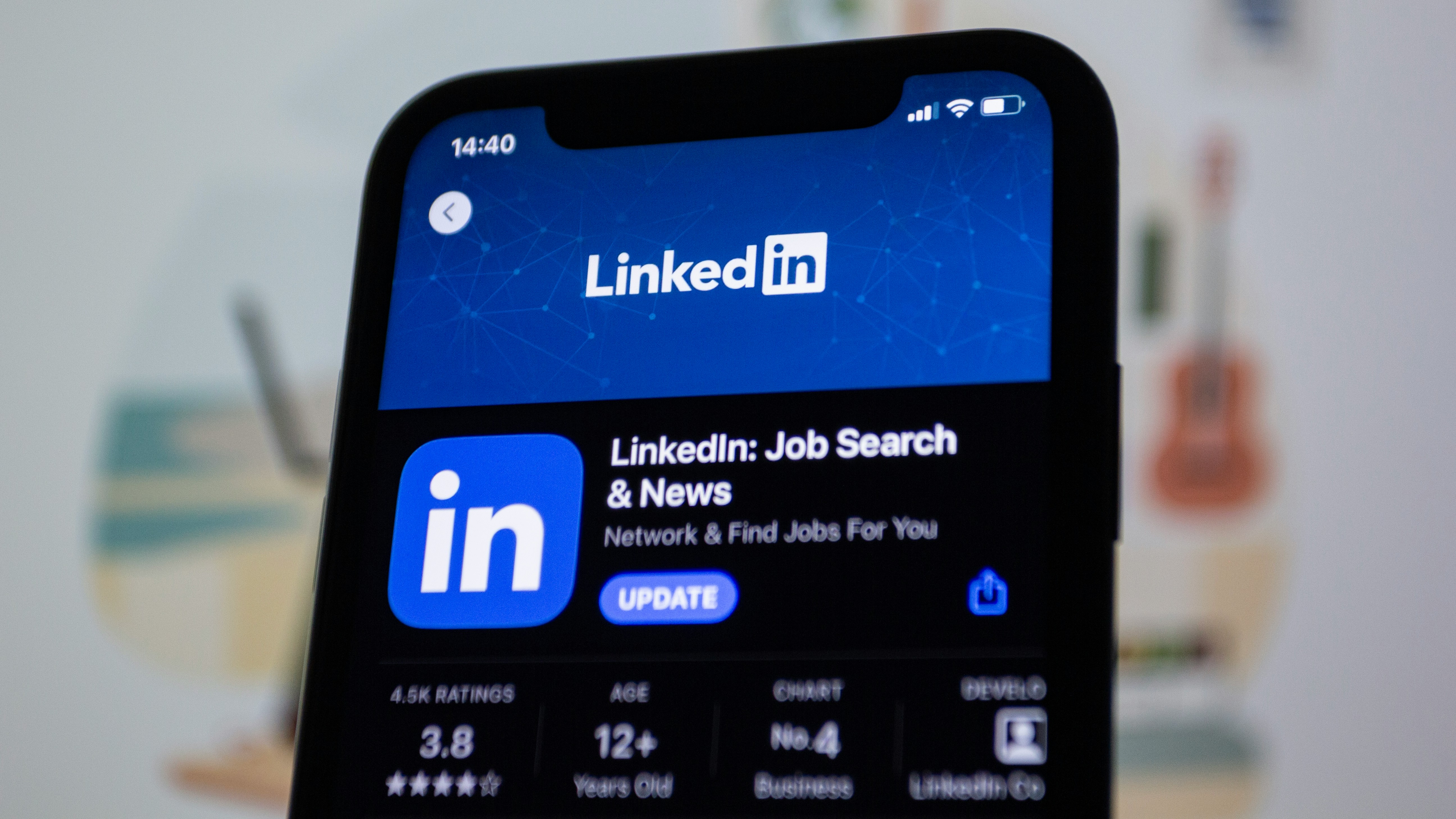 The No-Cringe LinkedIn Influencer: Baby Steps to Become a Real Thought Leader